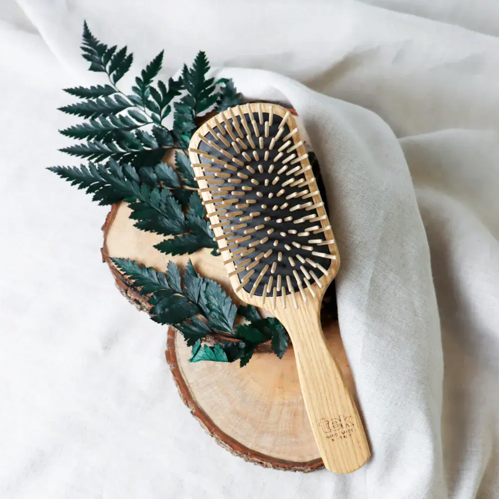 頭皮按摩梳推薦：tek 義大利手工梳（梳王） 2