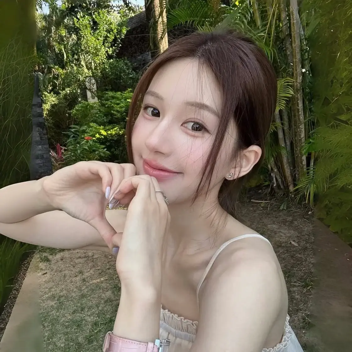 趙露思 搭配文章 小黃瓜好處 美容保養 Rooosyzh091