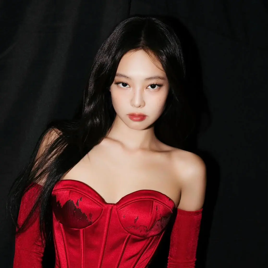Jennie直角肩 Jennierubyjane 2