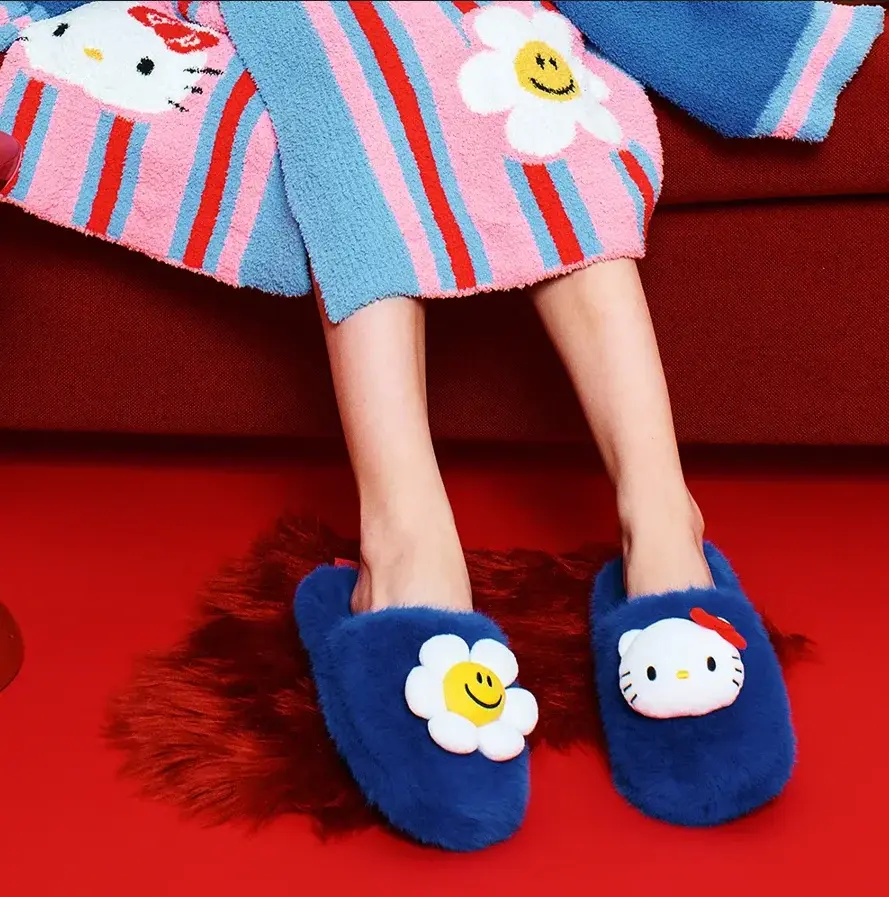Hello Kitty 聯名wiggle Wiggle：毛絨家居拖鞋