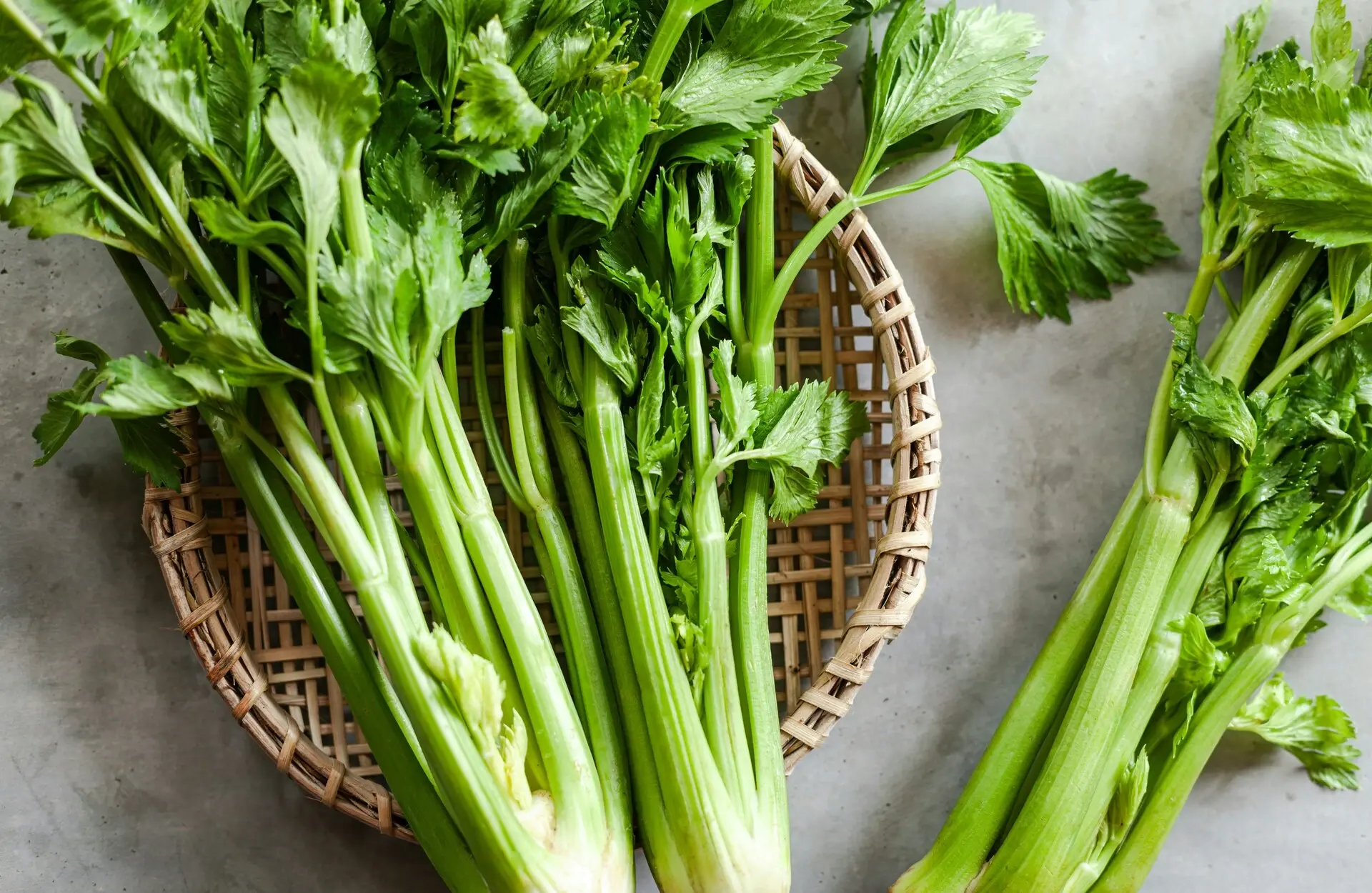 美白牙齒推薦食物：芹菜celery
