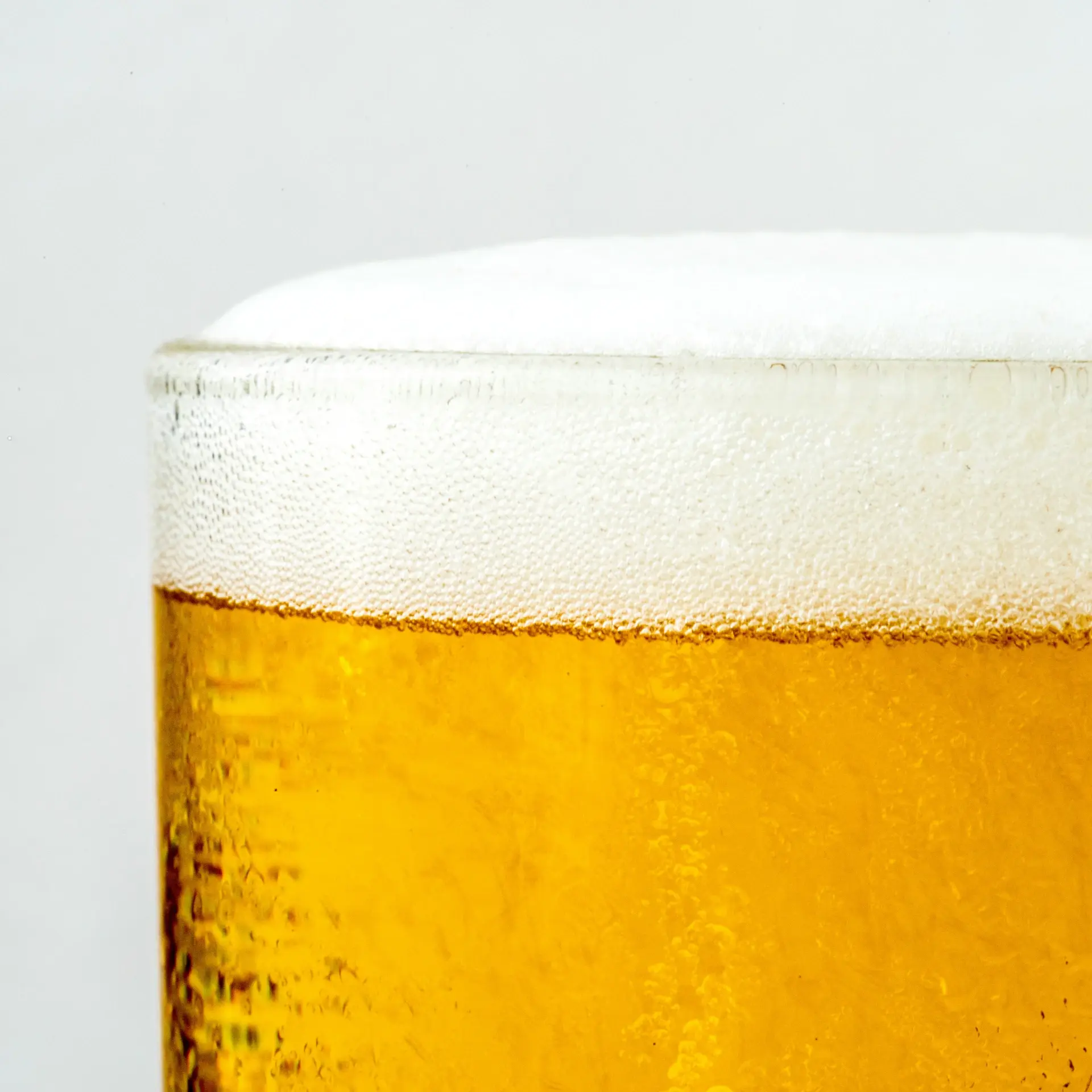 大ng！這5類水腫食物要小心 酒精 Curated Lifestyle Unsplash