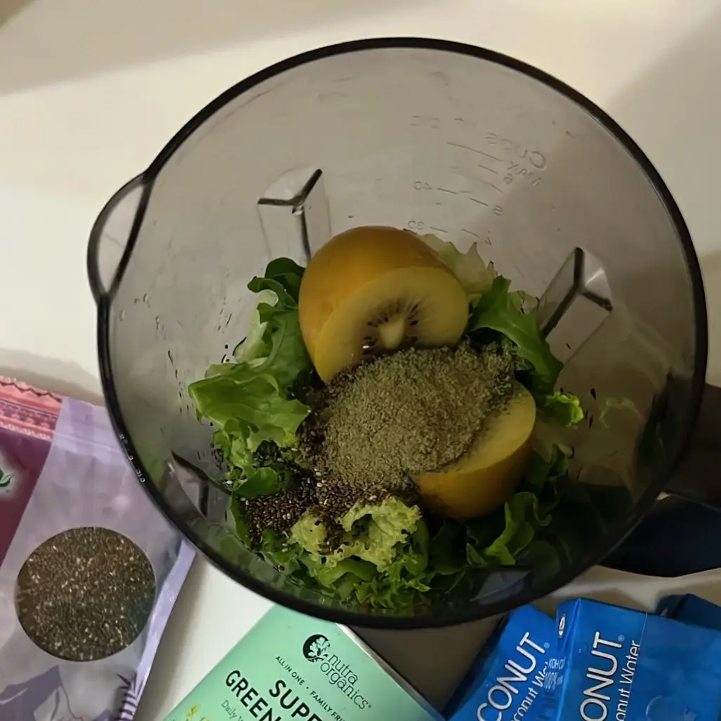 吳速玲 綠拿鐵黃金公式 營養師 綠拿鐵食譜 羽衣甘藍奇異果大麥若葉版