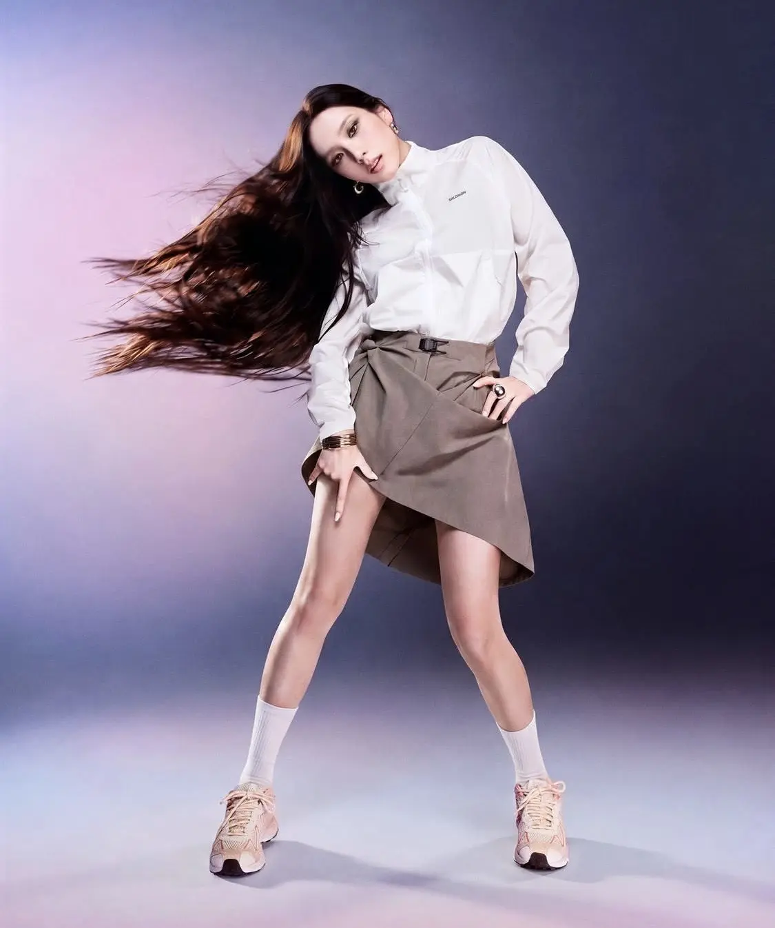 Jisoo 這次官宣主打的 Salomon Xt Whisper
