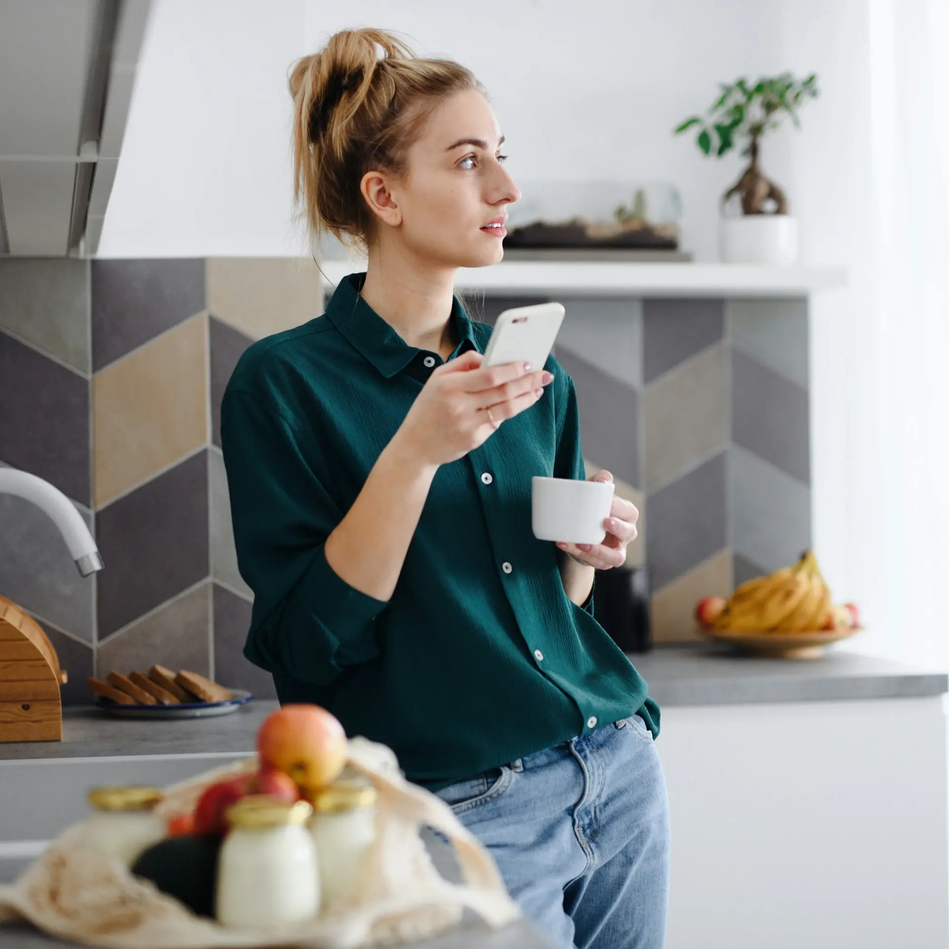 女性 健康早晨 喝水 咖啡 Getty Images Unsplash