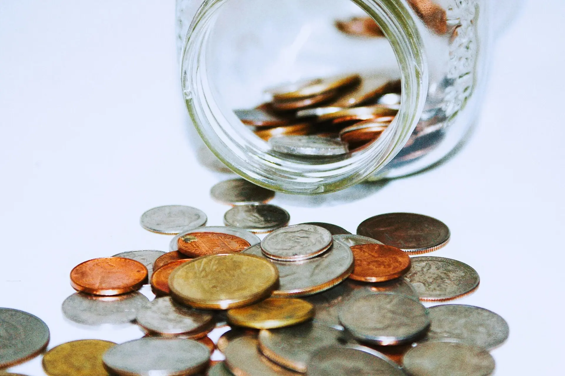 存不了錢原因 Money Leaking Habits Monthly Budget Tips Alicia Razuri Unsplash