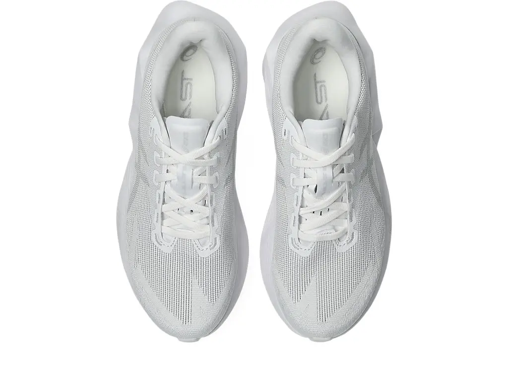 跑鞋推薦：asics Novablast 6 白