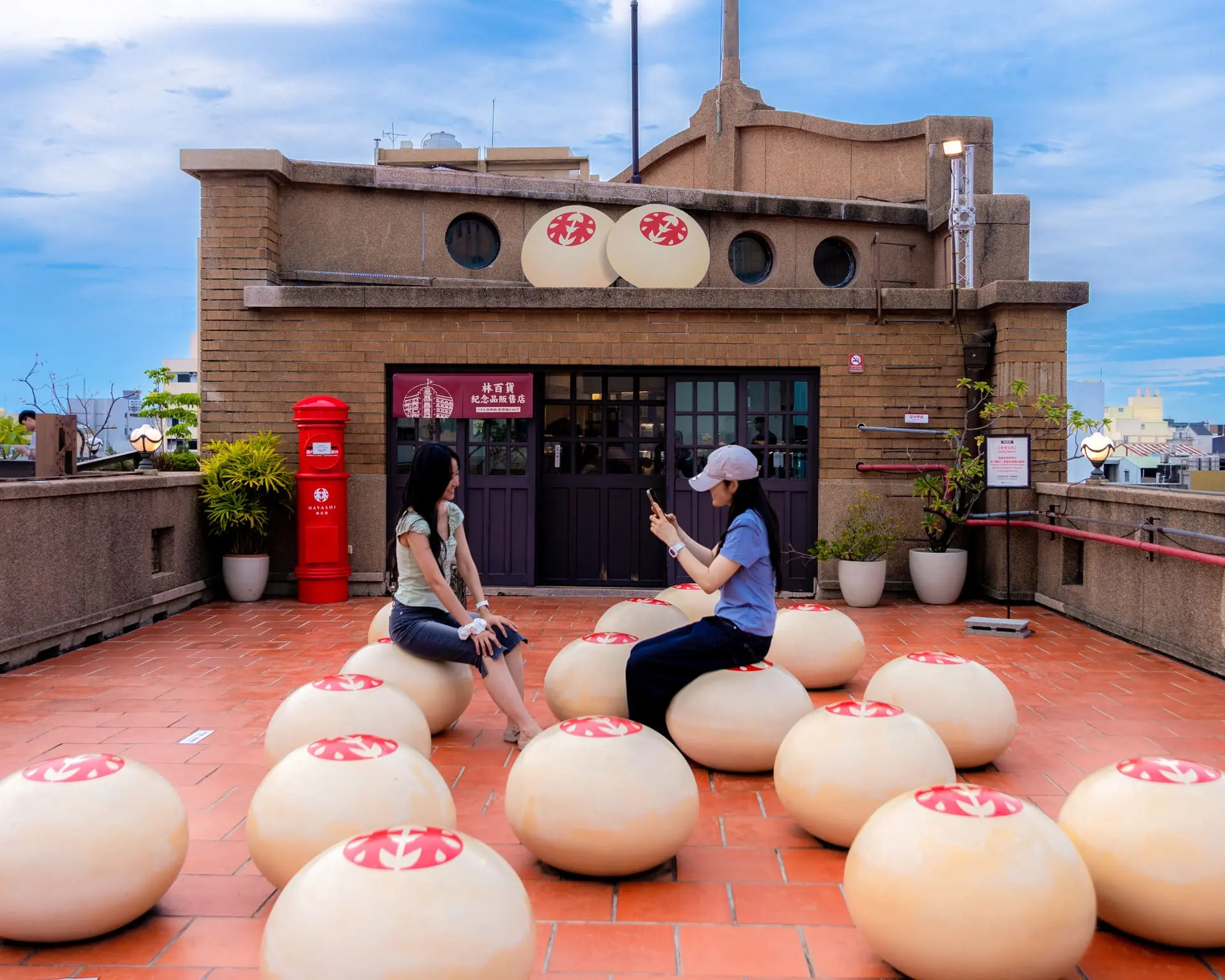 Tainan 台南旅遊行程推薦 台灣感性 Deep Travel2.邊面走訪林百貨 0